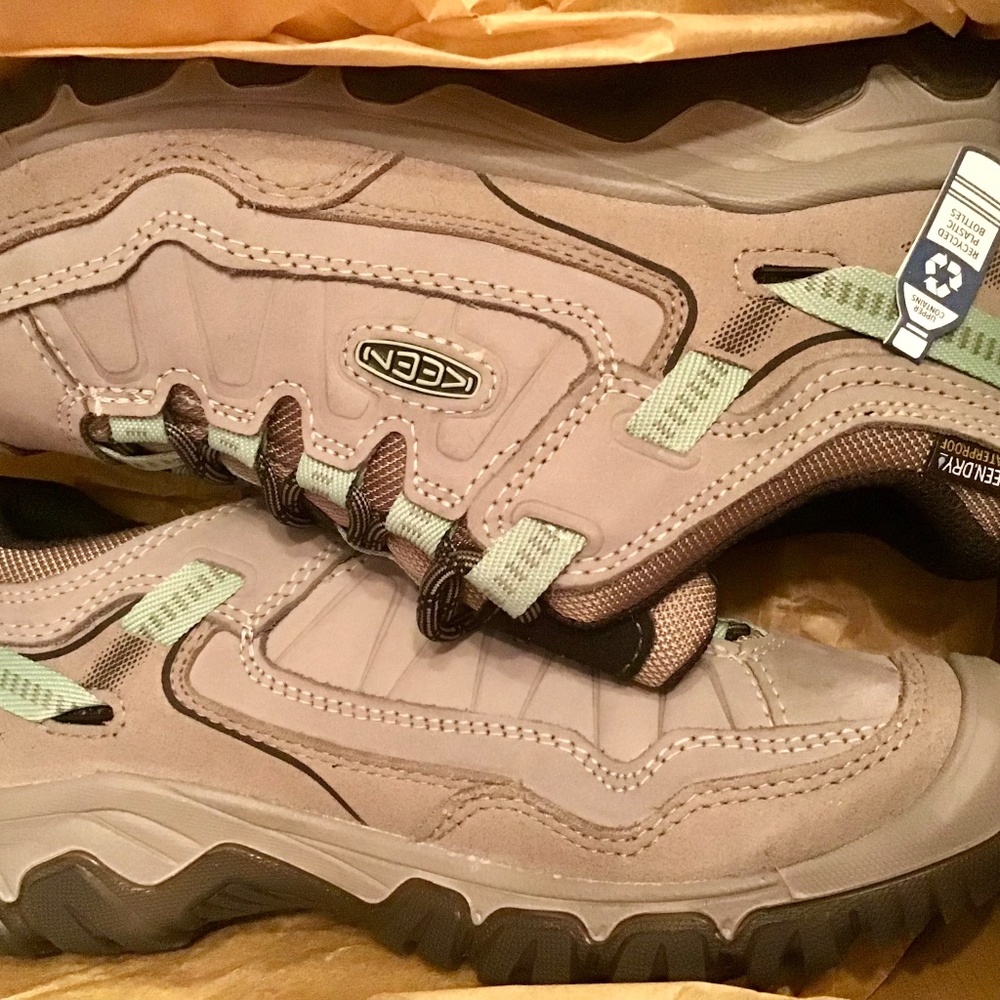 NIB Keen Targhee IV Waterproof Women’s Hiking Shoes 7.5 Alloy And Granite Green